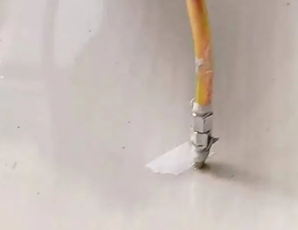 景谷瓷砖空鼓维修公司专业解答在瓷砖铺贴过程中，如果使用的砂料过粗（如全部使用了粗砂），可能会导致以下问题